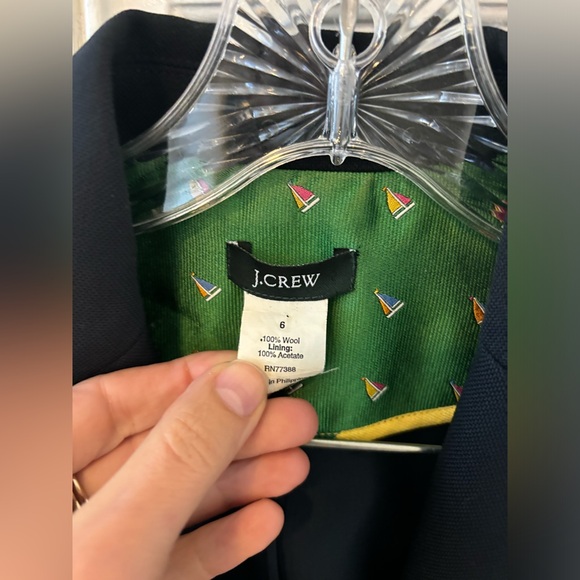 Vintage J Crew navy wool blazer with gold buttons. Size 6. - Picture 3 of 3